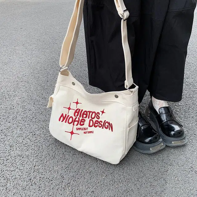 轩玺 日系慵懒风大学生上课百搭通勤 帆布 单肩斜挎包 女款 黑色/白色