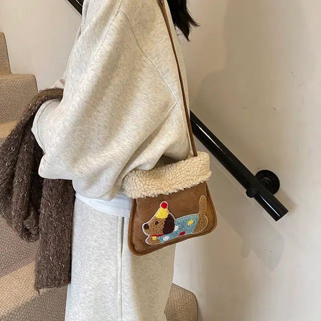 轩玺 小众可爱时尚简约百搭通勤 毛呢 斜挎单肩包 女款 棕色配卡其/棕配白/红色/粉色