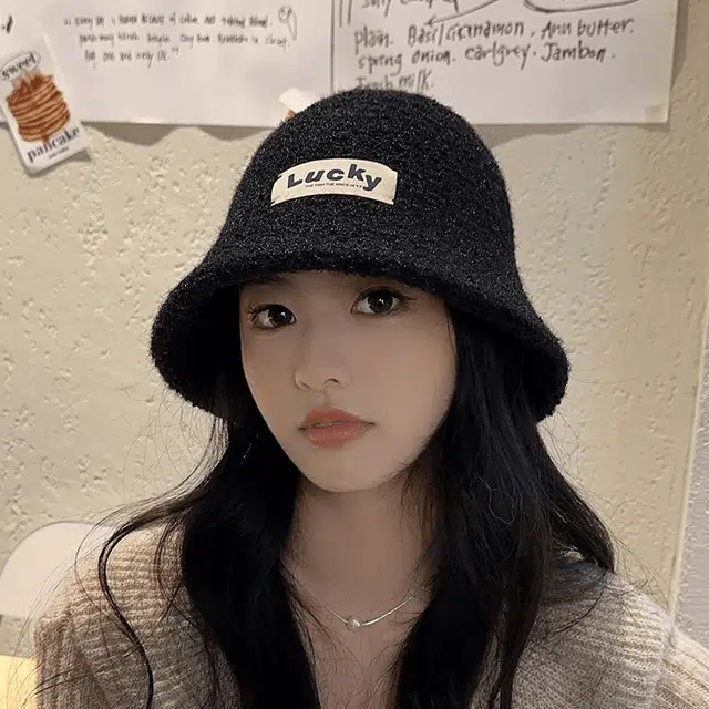 朵澜 羊羔绒女士韩系冬季时尚保暖黑色帽子素颜显脸小 聚酯纤维 渔夫帽 女款