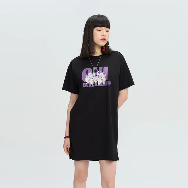 鬼洗 字母印花圆领套头宽松短袖连衣裙 女款