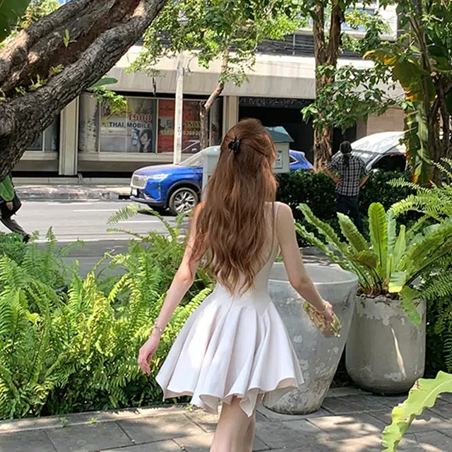 依钗 玫瑰人生蝴蝶结千金感收腰纯色四米裙摆公主裙吊带连衣裙 女款