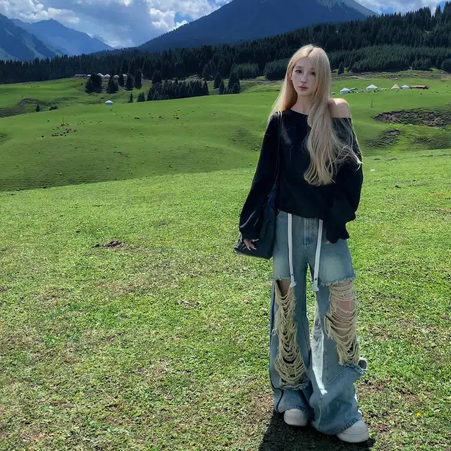 花蔓色 美式辣妹宽松设计感多样露肩长袖上衣卫衣 女款