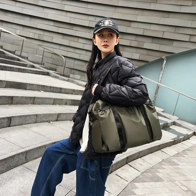 德力熊单肩包潮牌运动大容量休闲潮酷可斜挎可手提 尼龙黑色 军绿色 单肩包情侣男女通用