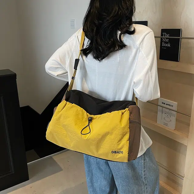 德力熊 撞色运动健身包轻便手提斜挎包旅游出差行李包 尼龙 单肩包 常规 女款 多色