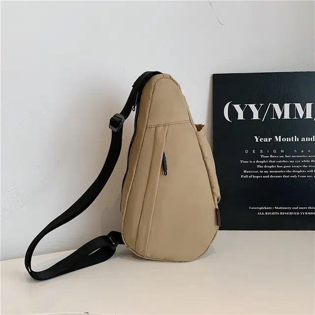 德力熊 潮牌背包轻便休闲胸包百搭斜挎包 牛津布 单肩包 常规 男女同款情侣款 卡其色/黑色/白色