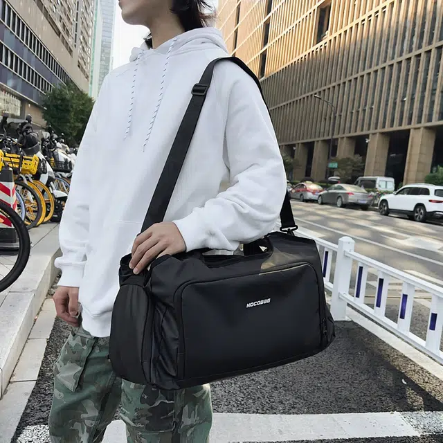 德力熊 单肩包 时尚运动健身包手提行李袋大容量便携单肩包 多色 可选情侣 男女同款情侣款 牛津布