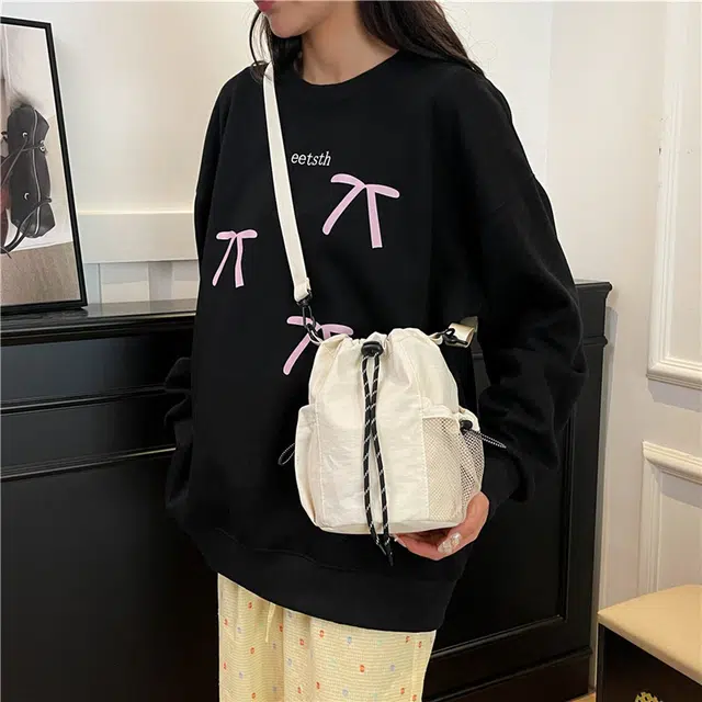 德力熊 百搭休闲简约抽绳束口水桶手机包潮流 尼龙 斜挎单肩包 常规 女款