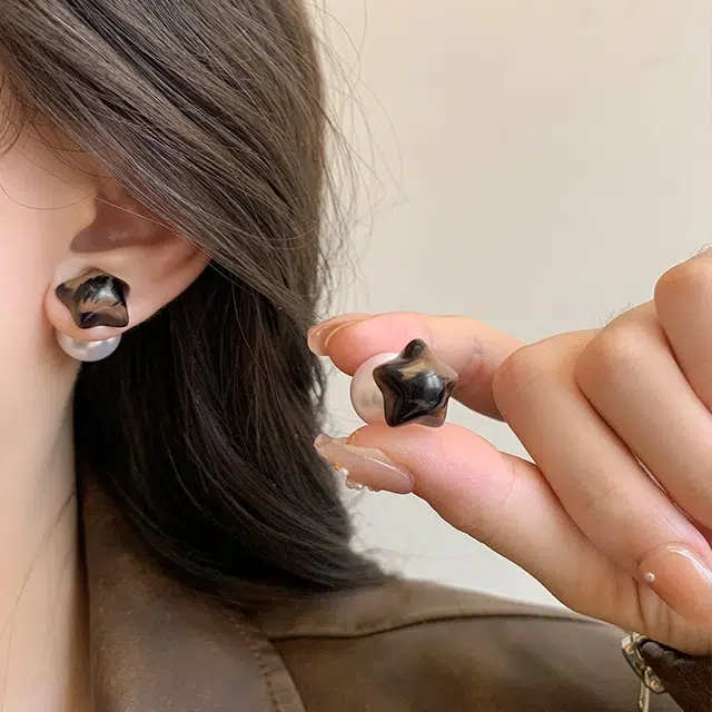 彤彤兔 美拉德豹纹仿珍珠两戴耳钉女秋冬复古高级感气质星星百搭 树脂 耳环 女款