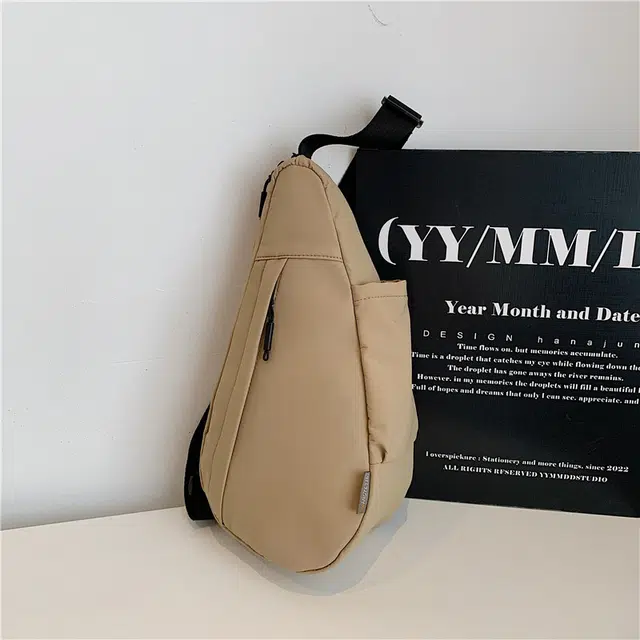 德力熊 潮牌背包轻便休闲胸包百搭斜挎包 牛津布 单肩包 常规 男女同款情侣款 卡其色/黑色/白色