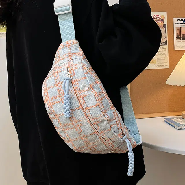 德力熊女生多色大容量通勤格纹百搭饺子包新款高颜值小清新单肩斜跨胸包腰包 涤纶