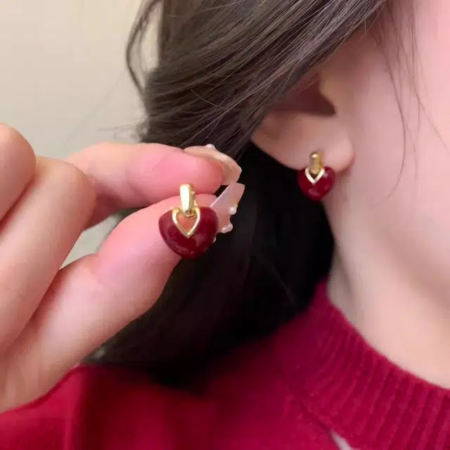 彤彤兔 法式复古安可拉红耳环滴油爱心耳钉 树脂 耳环 女款