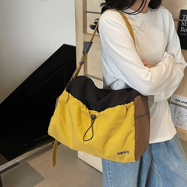 德力熊 撞色运动健身包轻便手提斜挎包旅游出差行李包 尼龙 单肩包 常规 女款 多色