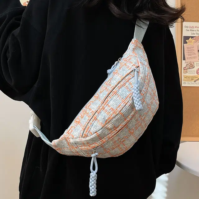德力熊女生多色大容量通勤格纹百搭饺子包新款高颜值小清新单肩斜跨胸包腰包 涤纶