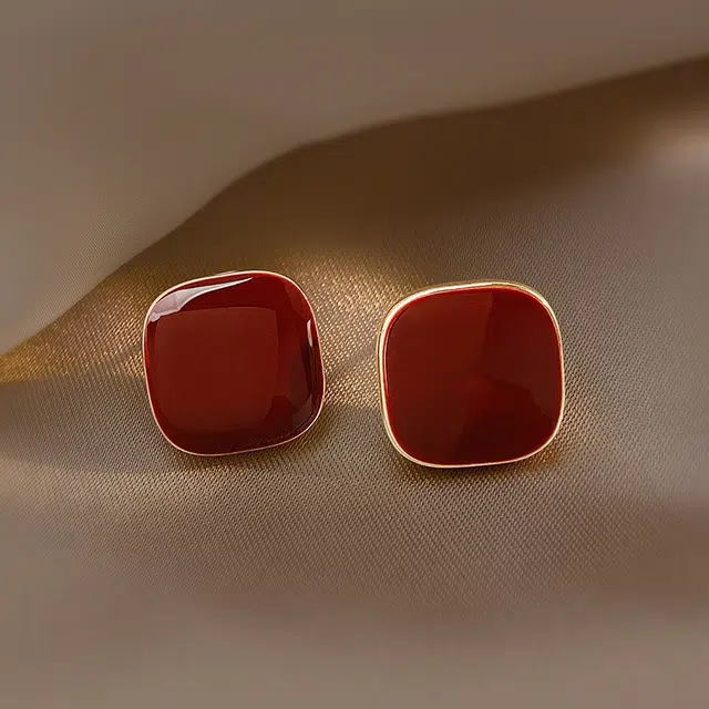 925