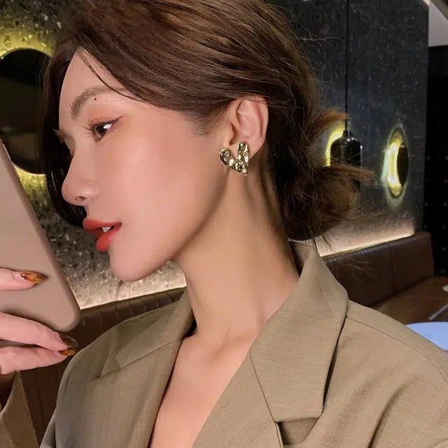 彤彤兔 心动定律不平整爱心 简约气质气质小众设计 合金 耳环 女款