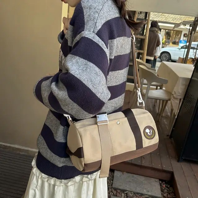 德力熊尼龙女生多色拼色单肩包手提包运动休闲斜挎健身包包大容量旅行背包