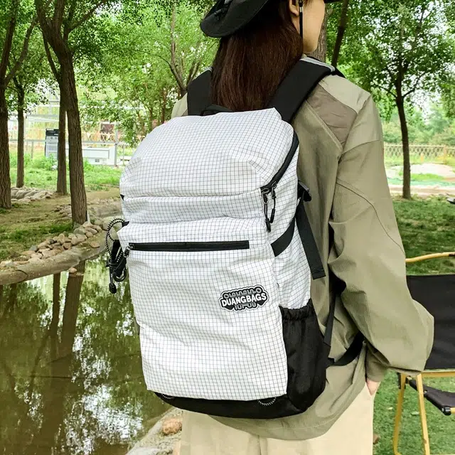 德力熊 大容量轻便时尚潮流百搭 牛津布 双肩包 常规 男女同款情侣款 白色/草绿色/黑色/蓝色/芥末黄