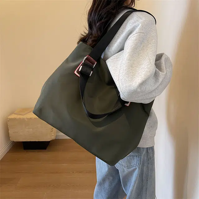 德力熊 韩版大容量 牛津布 斜挎手提单肩包 女款 蓝/黑/灰/绿/红