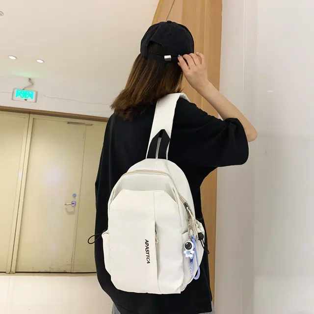 德力熊 防水简约潮酷通勤大容量 尼龙 背包单肩斜挎胸包 常规 男女同款情侣款 绿/白/黑