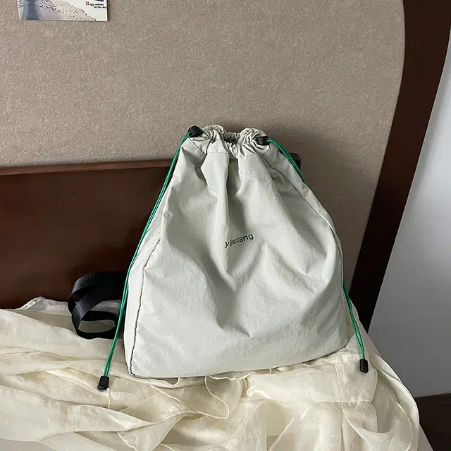 德力熊 轻便时尚潮流百搭高级 尼龙 双肩包 常规 男女同款情侣款 多色