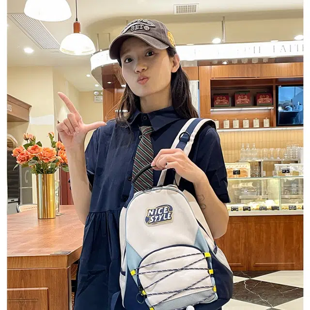 彤彤兔 运动轻便可爱 尼龙 双肩包 常规 男女同款情侣款 多色