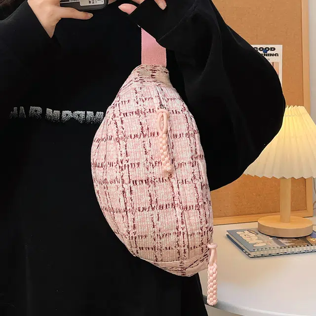 德力熊女生多色大容量通勤格纹百搭饺子包新款高颜值小清新单肩斜跨胸包腰包 涤纶