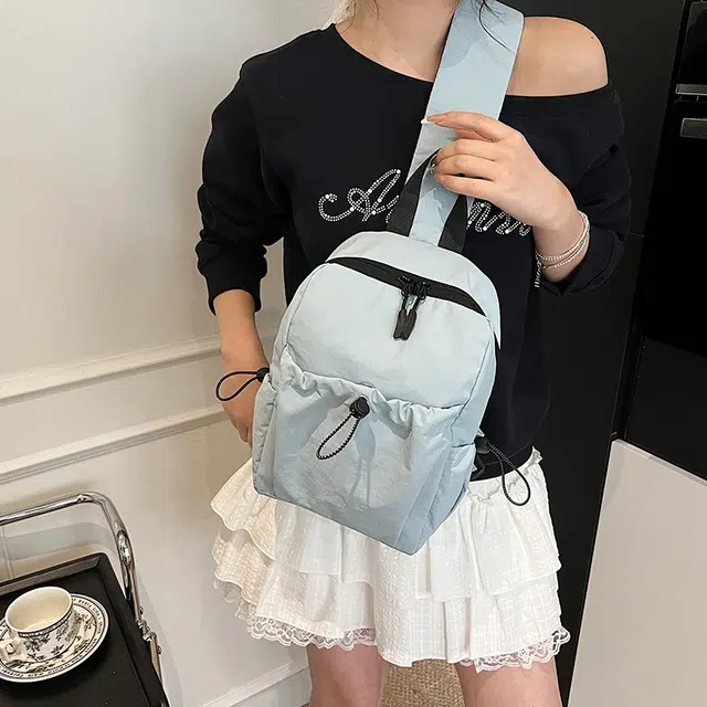 德力熊 轻便简约背包小众设计斜挎包 尼龙 胸包 常规 男女同款情侣款 多色