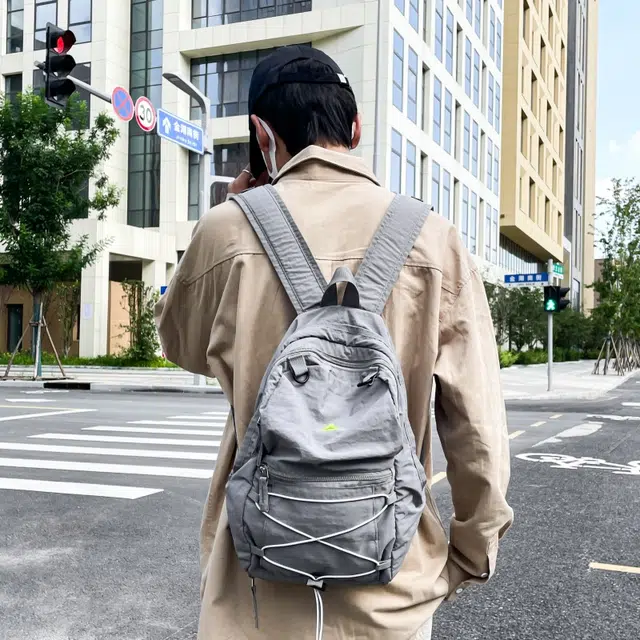 彤彤兔 轻便登山高颜值初 水洗布 双肩包 大号 男女同款情侣款 多色
