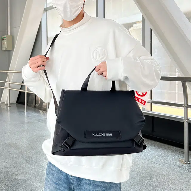德力熊尼龙男士双色日系潮牌休闲单肩包学生小挎包运动骑行背包手提斜挎邮差包
