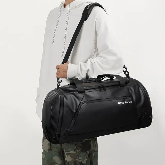 彤彤兔 防水大容量干湿分离健身潮酷外出轻便行李 尼龙 双肩包旅行包 男女同款情侣款 黑色