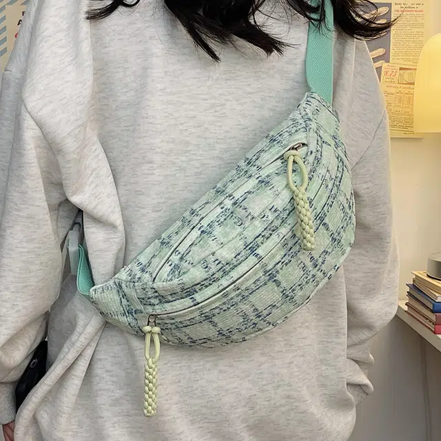 德力熊女生多色大容量通勤格纹百搭饺子包新款高颜值小清新单肩斜跨胸包腰包 涤纶