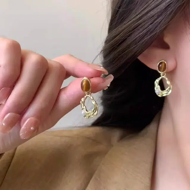 彤彤兔 韩系不规则复古仿虎眼石女小众美拉德时尚秋冬个性高级感#好运 树脂 耳环 女款