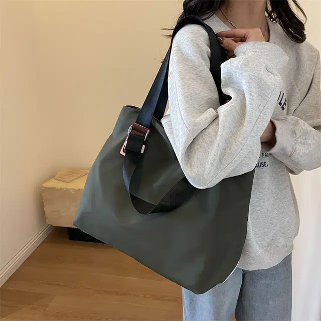 德力熊 韩版大容量 牛津布 斜挎手提单肩包 女款 蓝/黑/灰/绿/红
