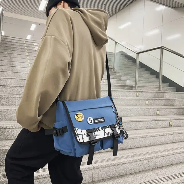 德力熊 潮牌学生休闲日系大容量 尼龙 工装包斜挎单肩包 常规 男女同款情侣款 蓝色/灰色/白色/黑色