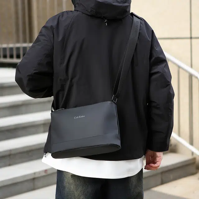 德力熊 纯色时尚轻便通勤百搭多隔层 尼龙 单肩包 男款 黑色