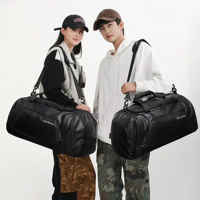 彤彤兔 防水大容量干湿分离健身潮酷外出轻便行李 尼龙 双肩包旅行包 男女同款情侣款 黑色