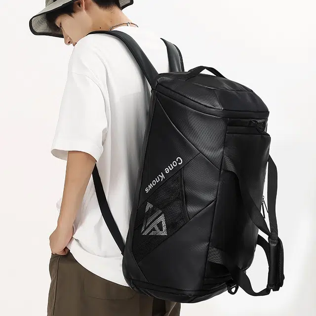 彤彤兔 防水大容量干湿分离健身潮酷外出轻便行李 尼龙 双肩包旅行包 男女同款情侣款 黑色