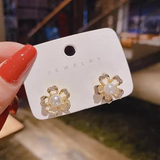 彤彤兔 花朵珍珠耳钉轻奢高级感耳饰女爆款 梓合金 耳环 女款