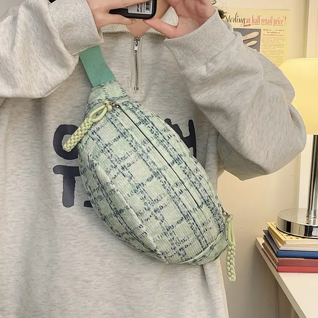 德力熊女生多色大容量通勤格纹百搭饺子包新款高颜值小清新单肩斜跨胸包腰包 涤纶