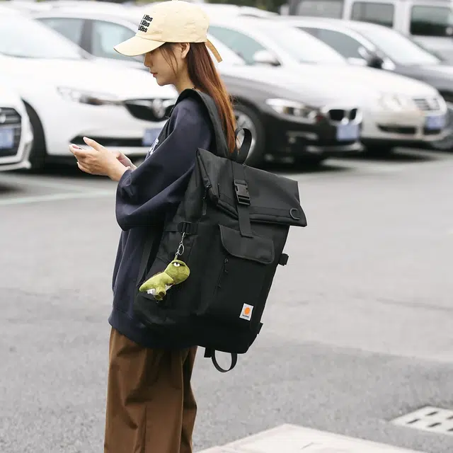 德力熊 大容量通用时尚潮酷旅游个性休闲拉链开合 牛津布 书包背包双肩包 常规 男女同款情侣款 黑