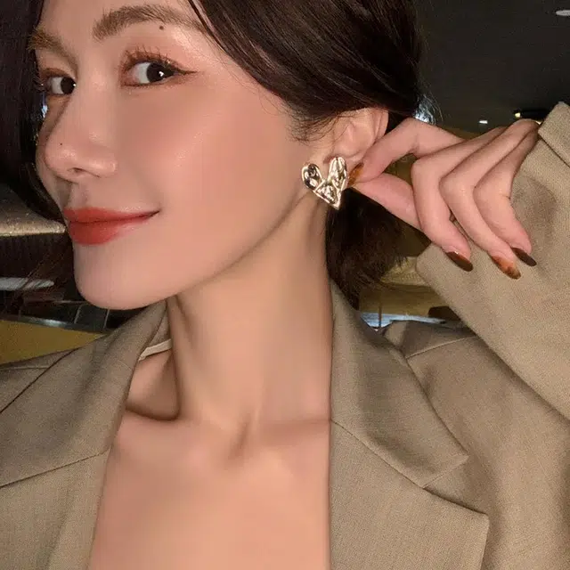 彤彤兔 心动定律不平整爱心 简约气质气质小众设计 合金 耳环 女款