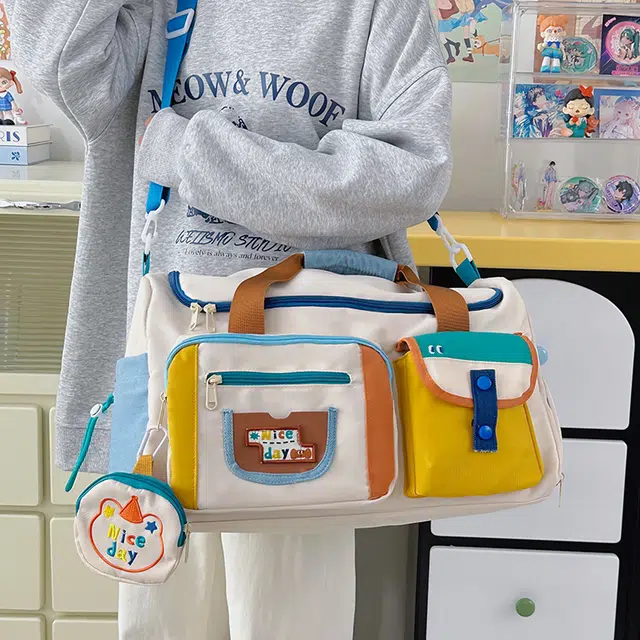 德力熊 潮牌撞色大容量手提斜挎包多功能旅游出差行李包收纳包 尼龙 旅行包 女款 米白色