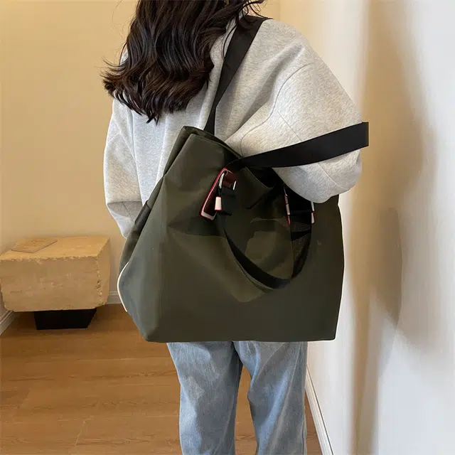德力熊 韩版大容量 牛津布 斜挎手提单肩包 女款 蓝/黑/灰/绿/红