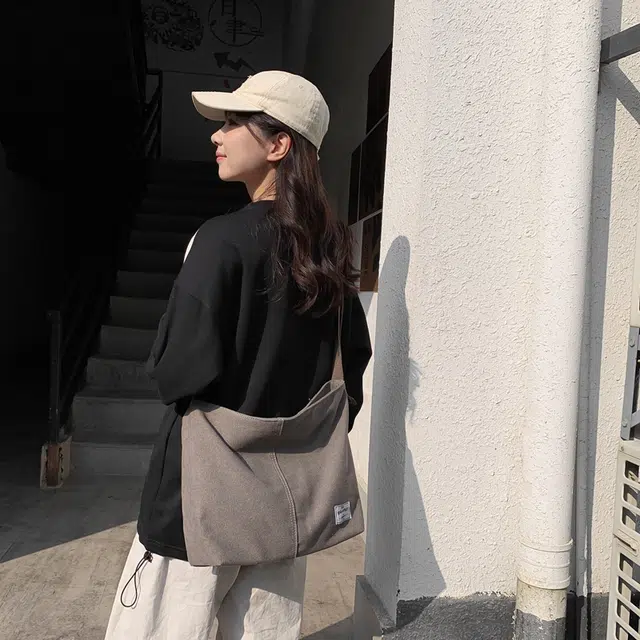 德力熊 轻便简约百搭可爱 帆布 单肩包斜挎包 大号 男女同款情侣款 黑色/灰色/咖啡色/卡其