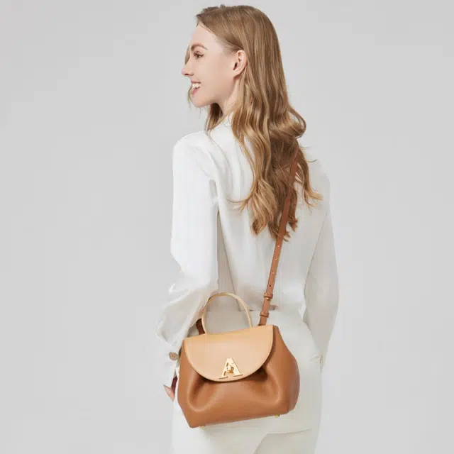 AQUASCUTUM
