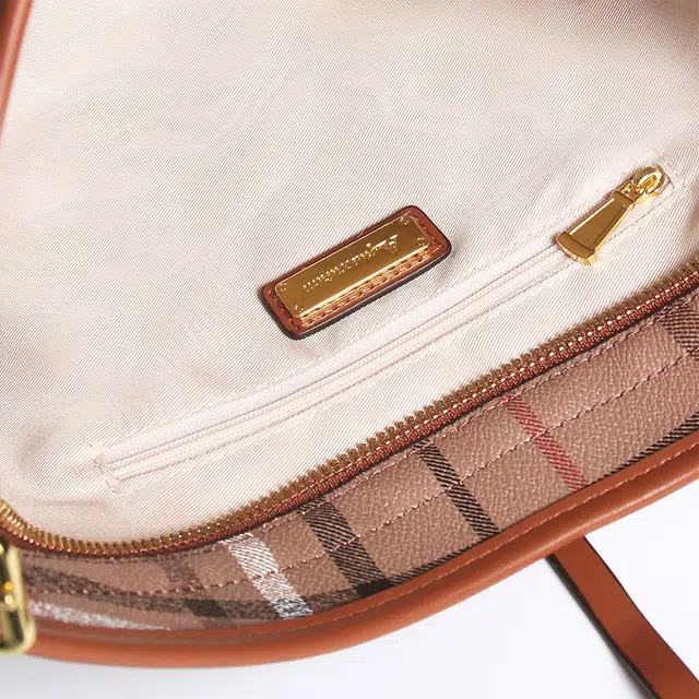 AQUASCUTUM PU