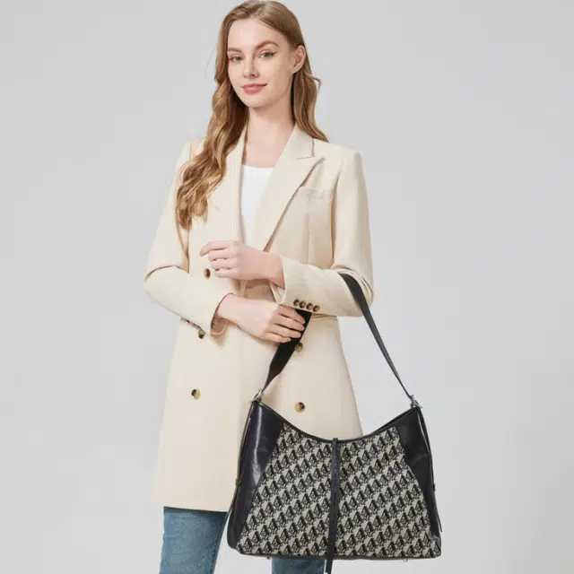 AQUASCUTUM