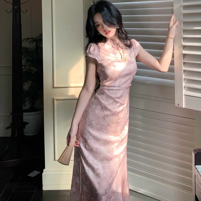 花蔓色 美式舒适休闲通勤百搭舒适休闲通勤百搭短国风立领提花锻面直角肩新中式长款短袖连衣裙款式 女款
