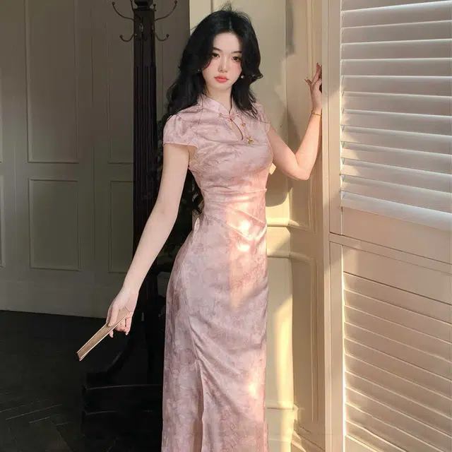 花蔓色 美式舒适休闲通勤百搭舒适休闲通勤百搭短国风立领提花锻面直角肩新中式长款短袖连衣裙款式 女款