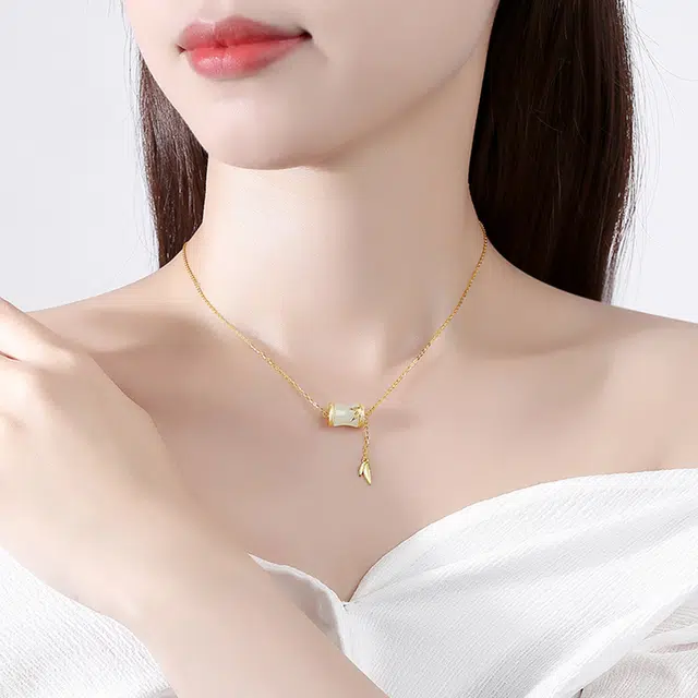 925